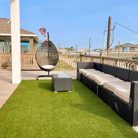 Chic Crystal Beach Escape With Deck - Walk To Beach! Bolivar Peninsula ภายนอก รูปภาพ