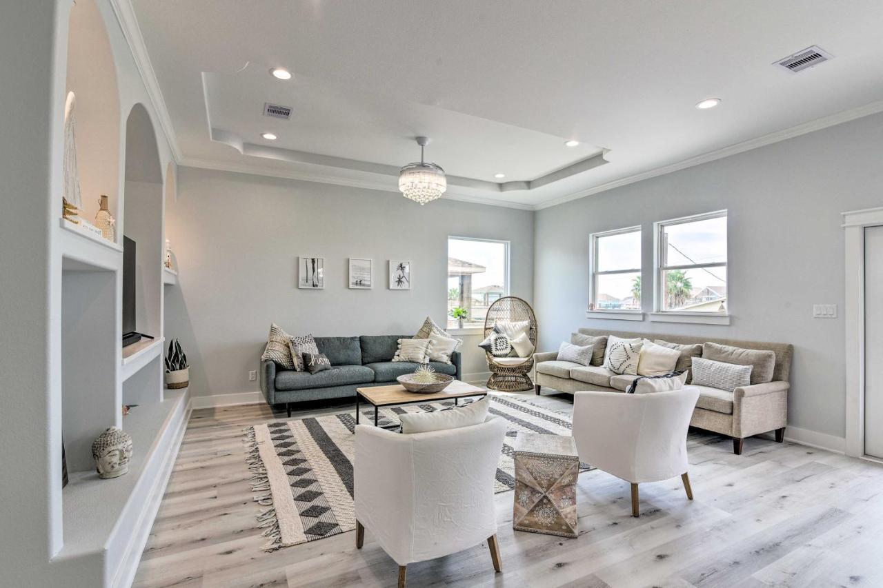 Chic Crystal Beach Escape With Deck - Walk To Beach! Bolivar Peninsula ภายนอก รูปภาพ