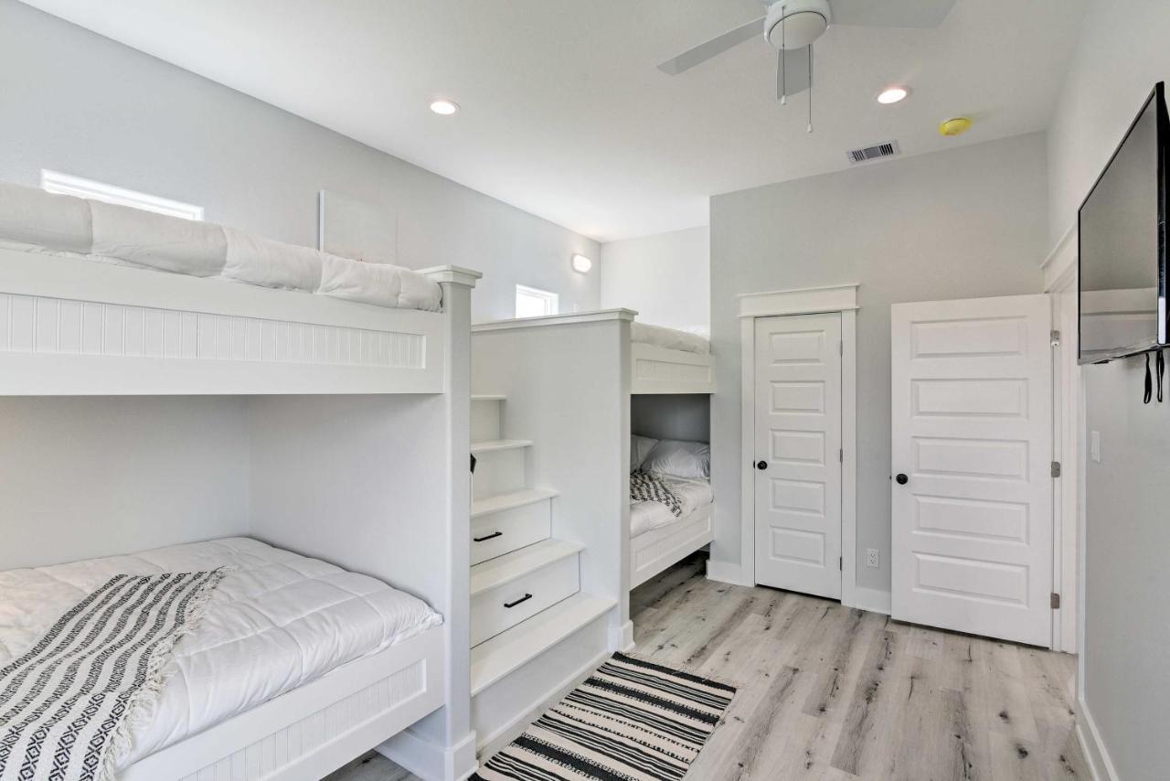 Chic Crystal Beach Escape With Deck - Walk To Beach! Bolivar Peninsula ภายนอก รูปภาพ
