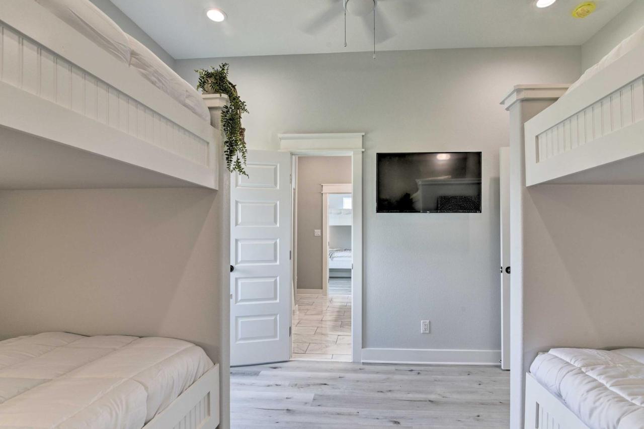 Chic Crystal Beach Escape With Deck - Walk To Beach! Bolivar Peninsula ภายนอก รูปภาพ