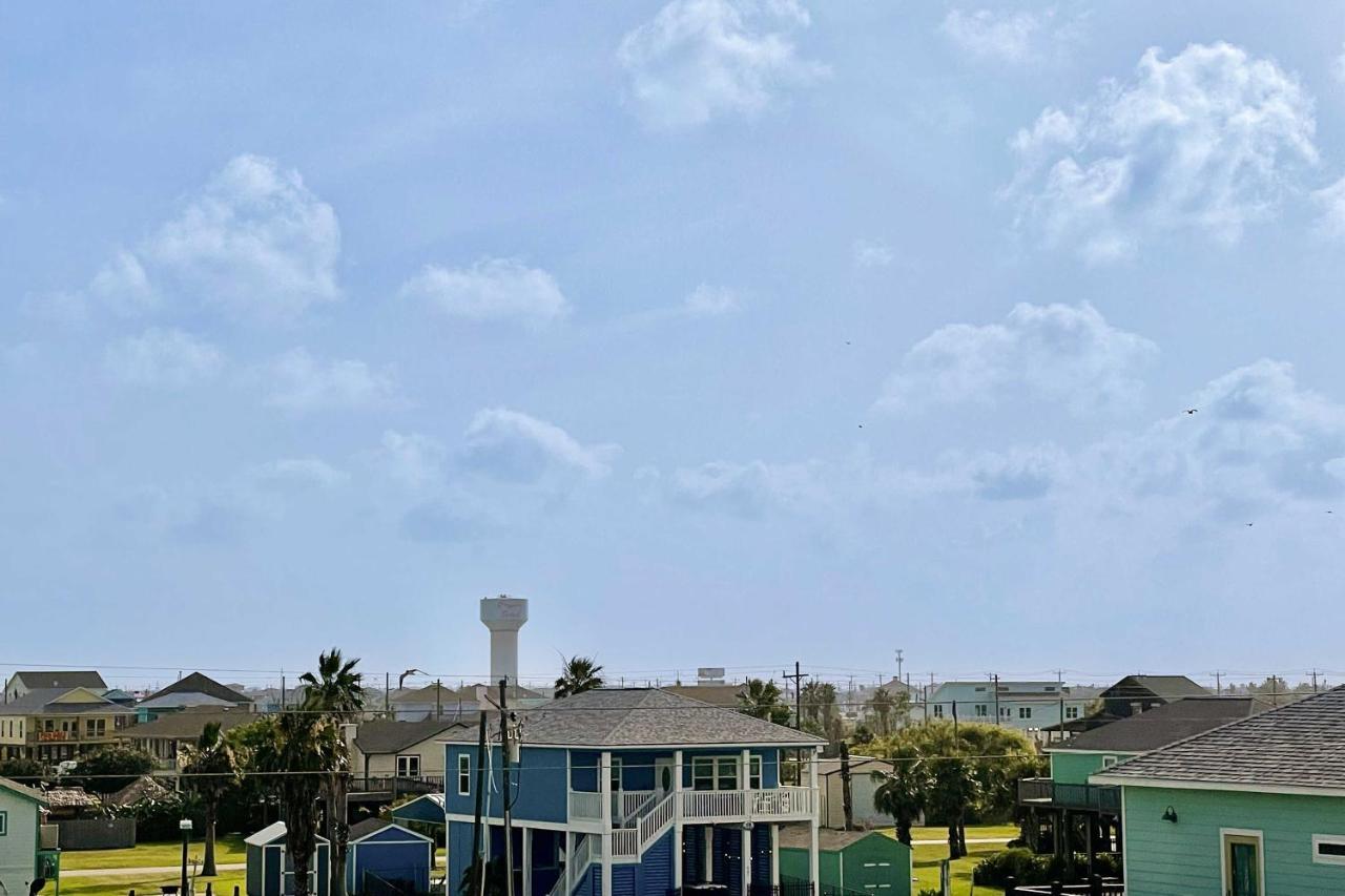 Chic Crystal Beach Escape With Deck - Walk To Beach! Bolivar Peninsula ภายนอก รูปภาพ