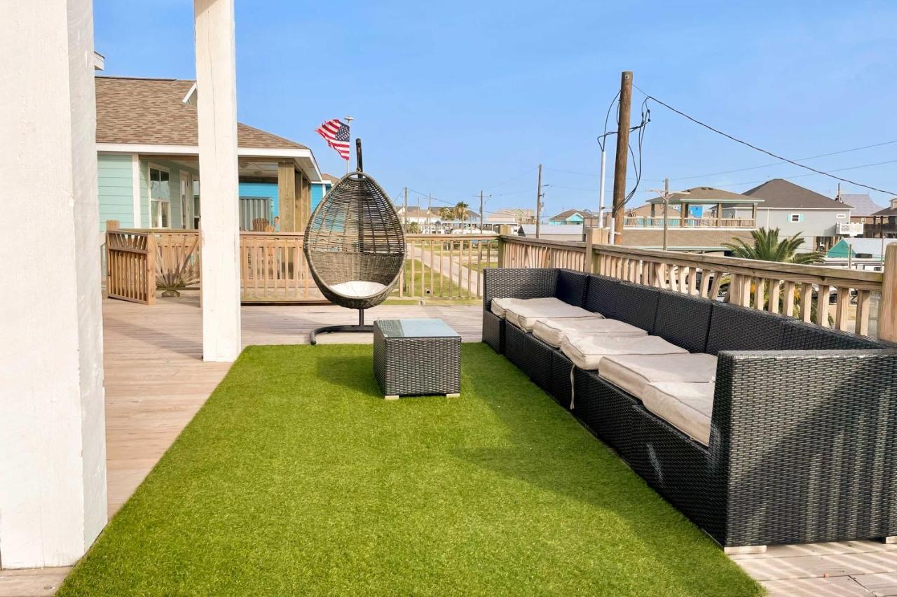 Chic Crystal Beach Escape With Deck - Walk To Beach! Bolivar Peninsula ภายนอก รูปภาพ