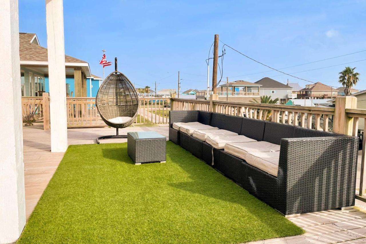 Chic Crystal Beach Escape With Deck - Walk To Beach! Bolivar Peninsula ภายนอก รูปภาพ